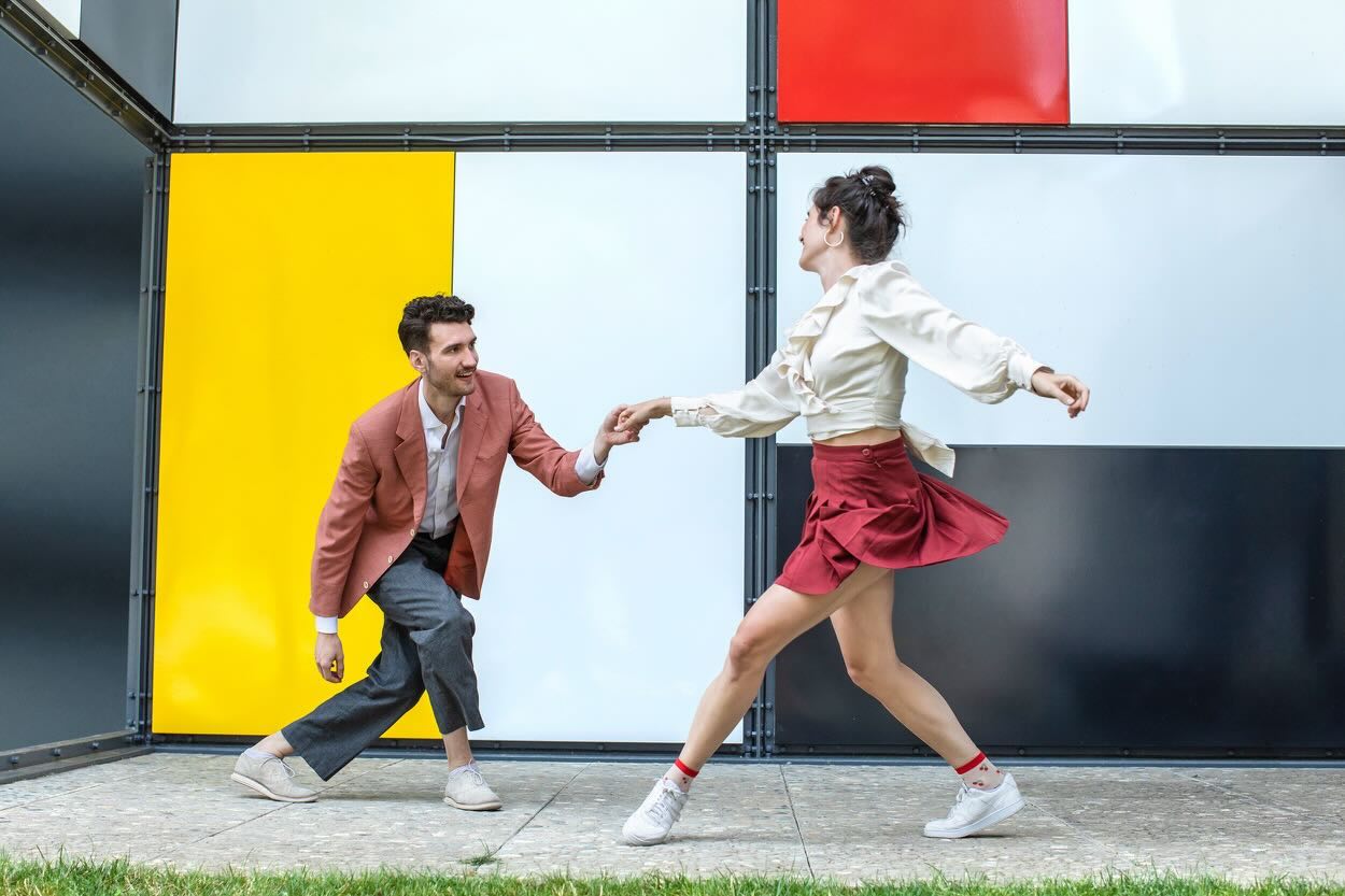 Floriant et Meret en train de danser